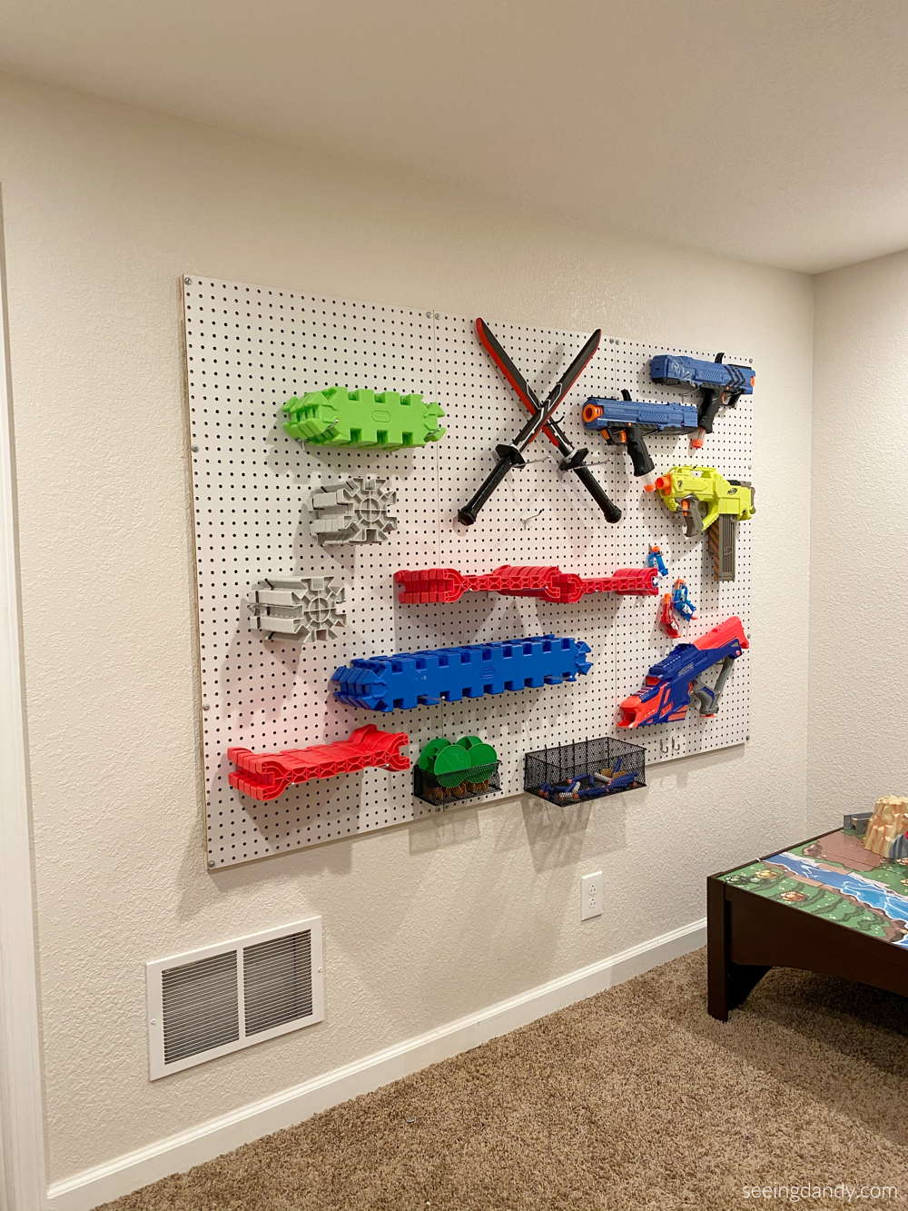 maskine Flyve drage Klassifikation The DIY Nerf Gun Storage Wall You Need At Your House - Seeing Dandy Blog