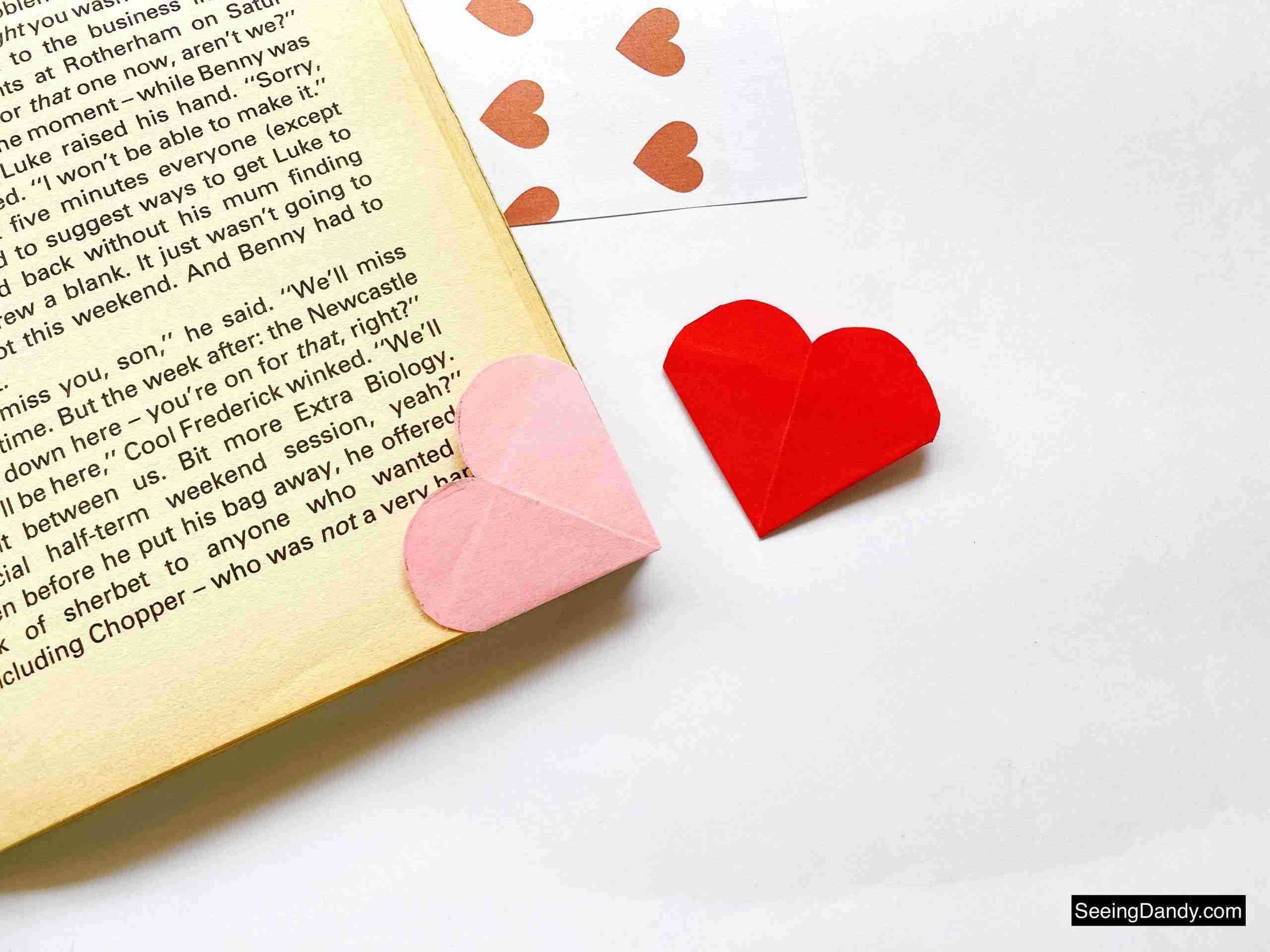 origami heart bookmark, japanese paper folding, paper crafts, valentine card, valentine ideas, easy crafts, diy crafting, school party ideas, valentine party, valentine origami, diy bookmarks