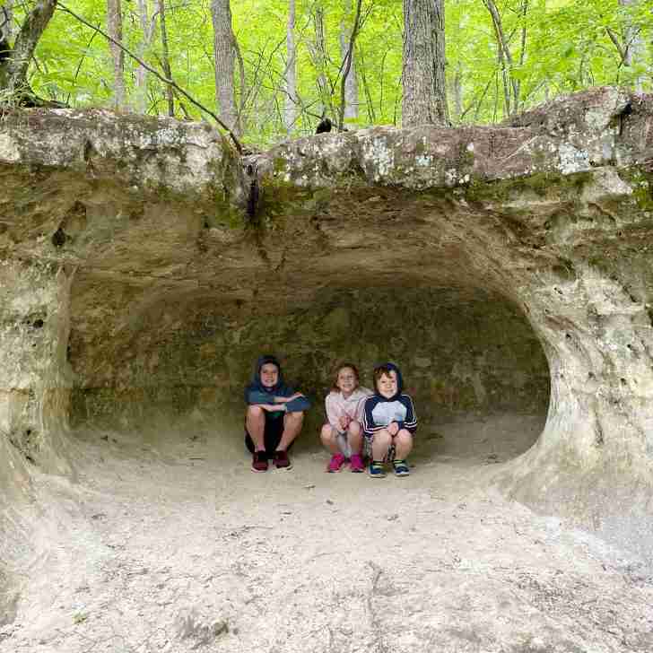 family hiking, missouri hikes, sandstone cave
