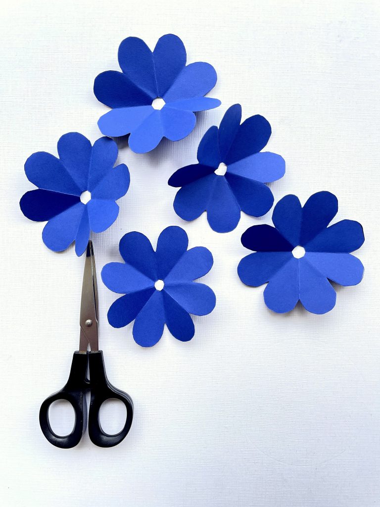 blue paper flowers patriotic starburst wreath