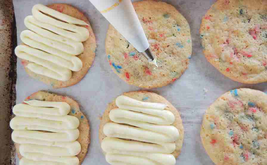 piping icing funfetti cookies